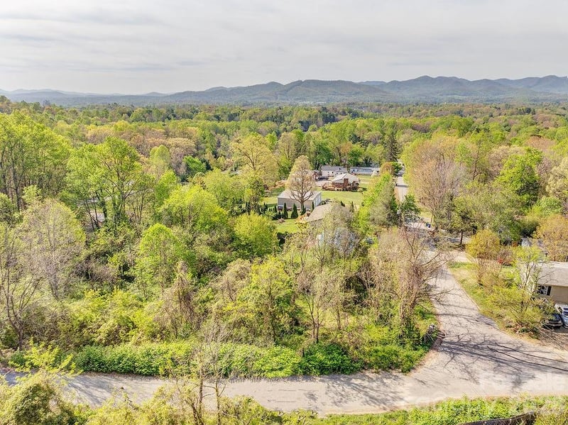 99999 Deavermont Cir, Asheville, NC 28806