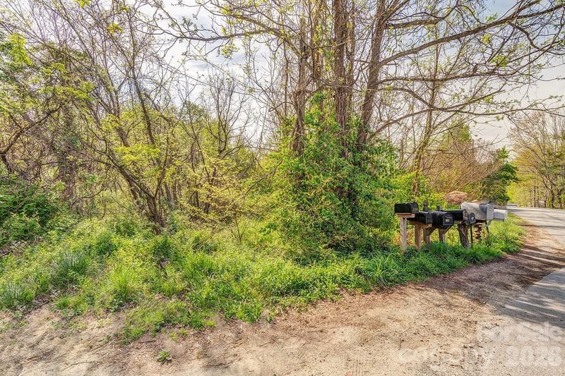 99999 Deavermont Cir, Asheville, NC 28806