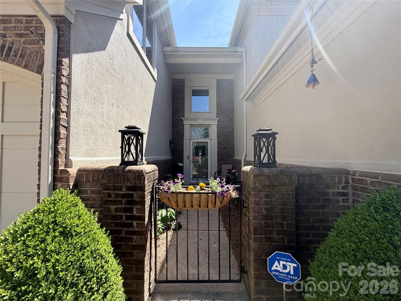 8964 Challis Hill Ln, Charlotte, NC 28226