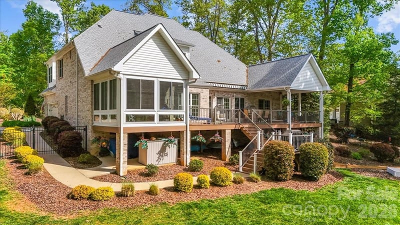135 Harbor Dr, Lexington, NC 27292