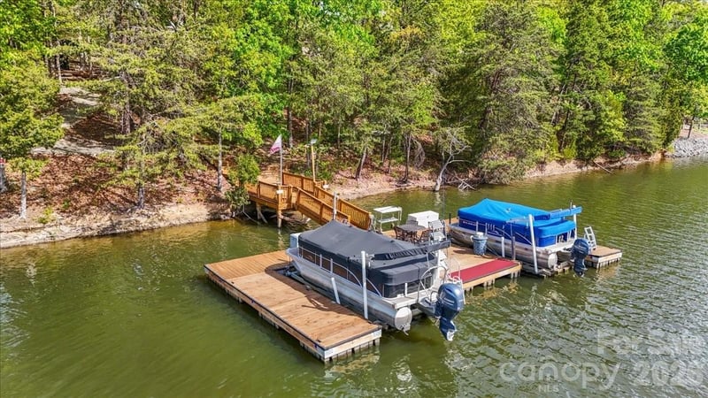 135 Harbor Dr, Lexington, NC 27292