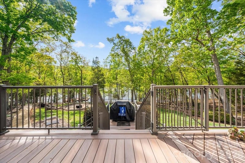 135 Harbor Dr, Lexington, NC 27292