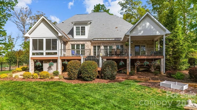 135 Harbor Dr, Lexington, NC 27292