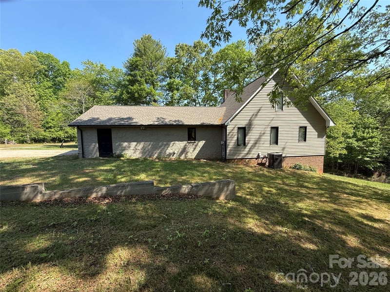 2922 Lovie Ln, Hudson, NC 28638