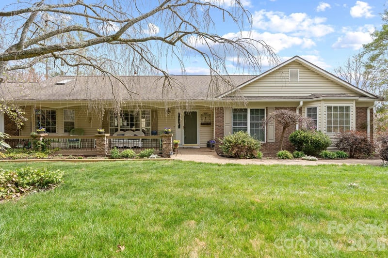 432 Hunters Glen Ln, Hendersonville, NC 28739