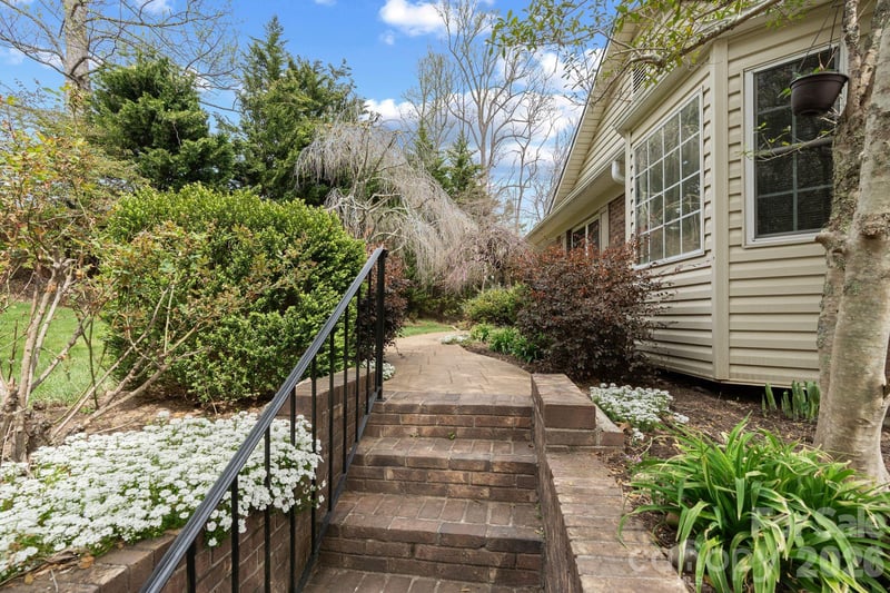 432 Hunters Glen Ln, Hendersonville, NC 28739