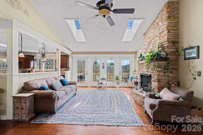 432 Hunters Glen Ln, Hendersonville, NC 28739