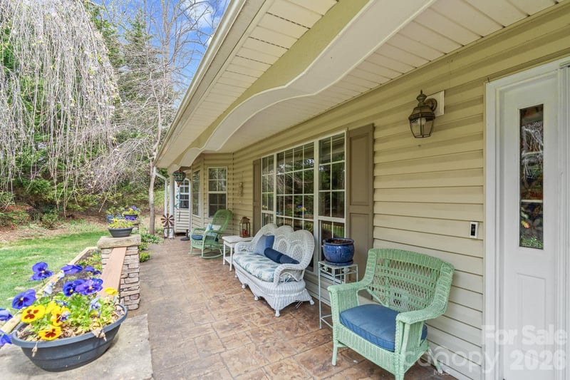 432 Hunters Glen Ln, Hendersonville, NC 28739