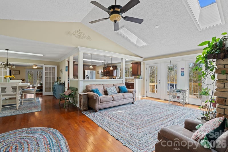 432 Hunters Glen Ln, Hendersonville, NC 28739