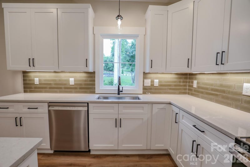 156 Oakdale Dr, Morganton, NC 28655