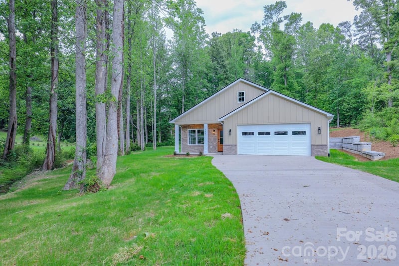 156 Oakdale Dr, Morganton, NC 28655