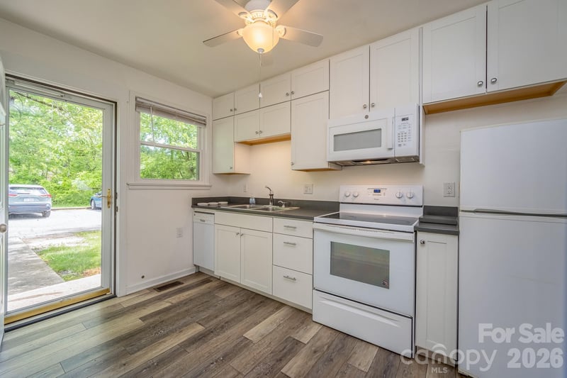41 Trowbridge Ln, Brevard, NC 28712