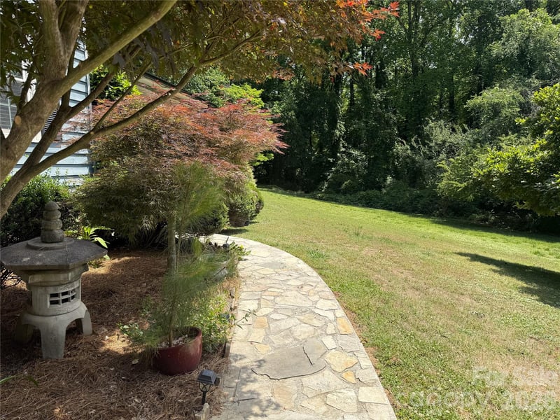 2600 Lakewood Dr, Gastonia, NC 28052