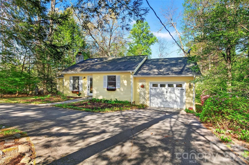 715 Laurel Ave, Black Mountain, NC 28711