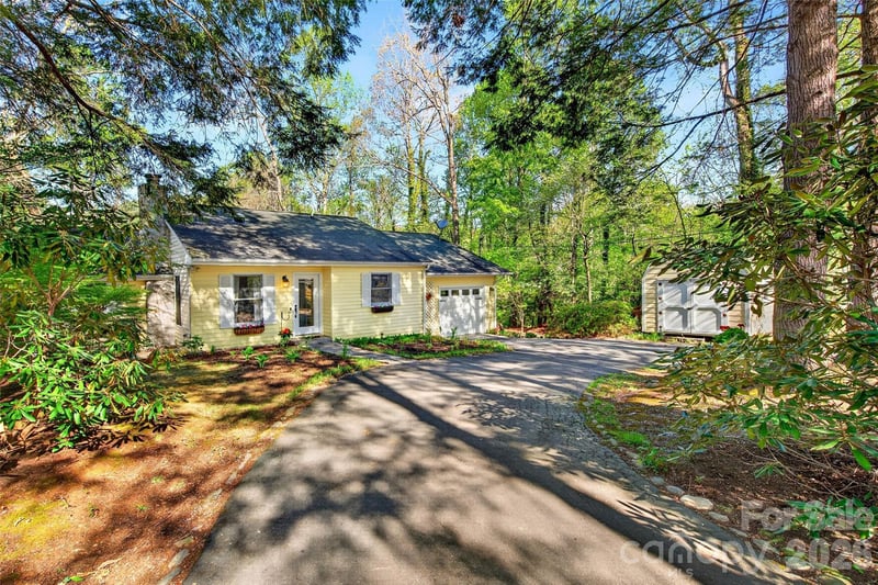 715 Laurel Ave, Black Mountain, NC 28711