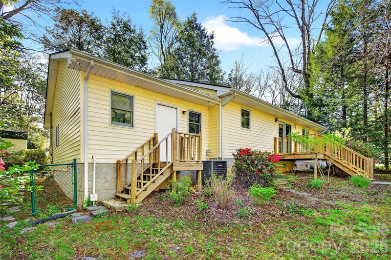 715 Laurel Ave, Black Mountain, NC 28711