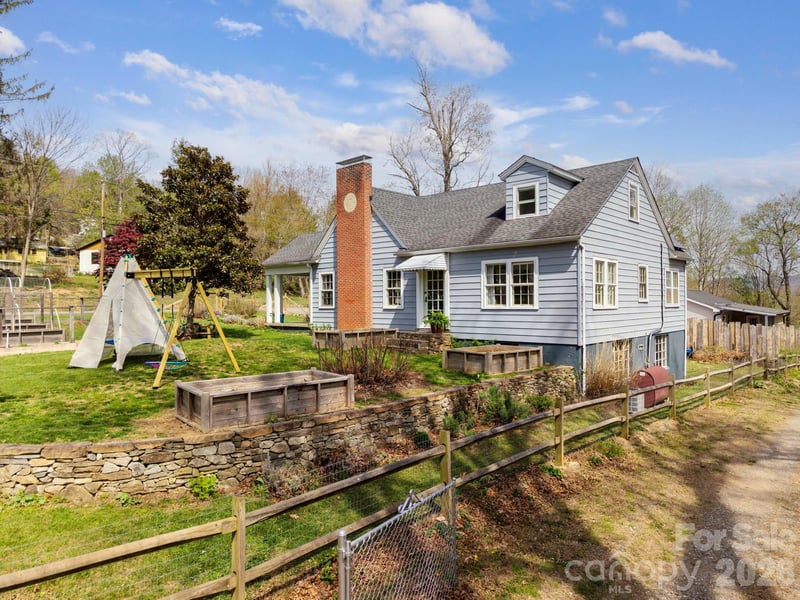 318 Stonewall Ave, Swannanoa, NC 28778
