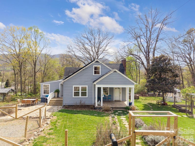 318 Stonewall Ave, Swannanoa, NC 28778