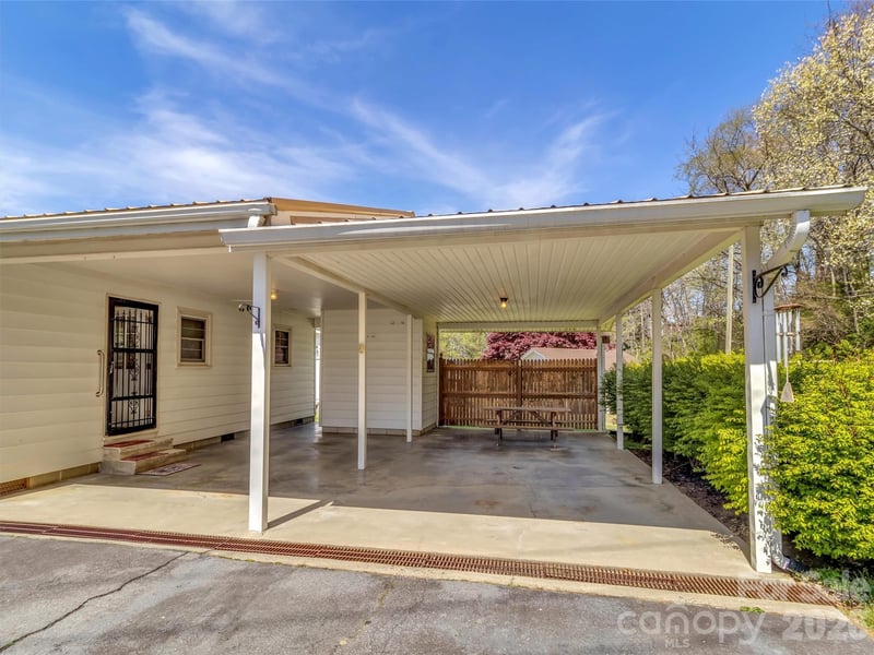 68 Skyview Dr, Waynesville, NC 28786