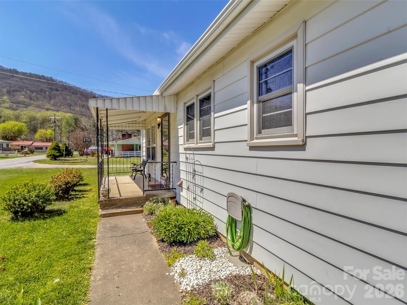 68 Skyview Dr, Waynesville, NC 28786