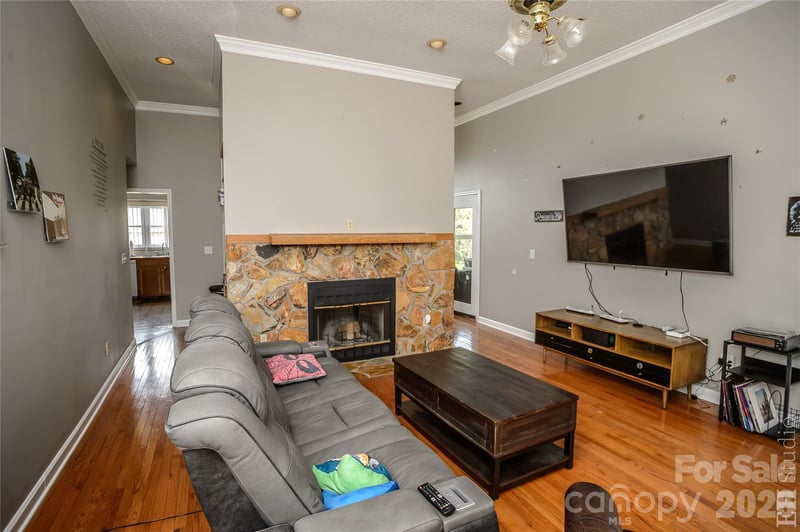 5146 Olde School Dr, Hickory, NC 28602