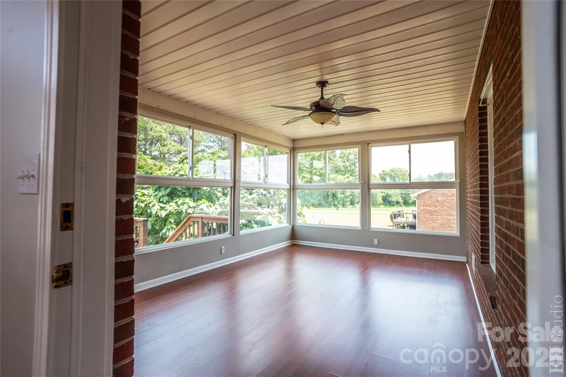 5146 Olde School Dr, Hickory, NC 28602