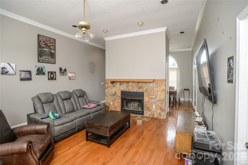 5146 Olde School Dr, Hickory, NC 28602