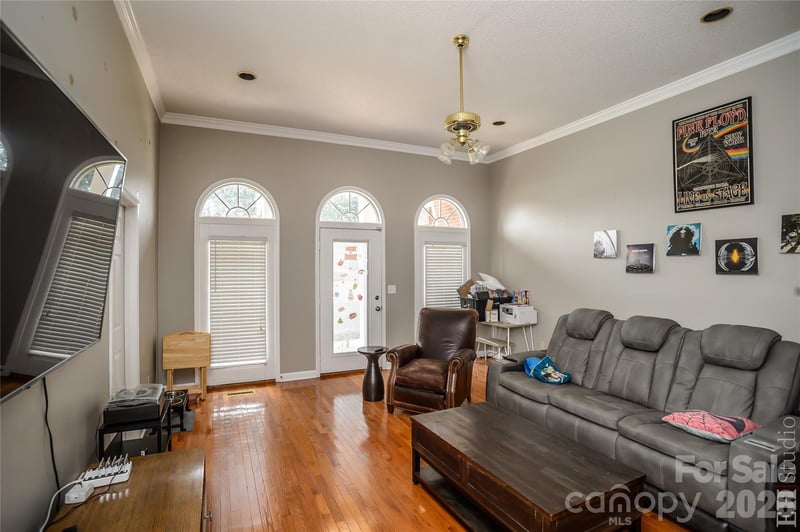 5146 Olde School Dr, Hickory, NC 28602