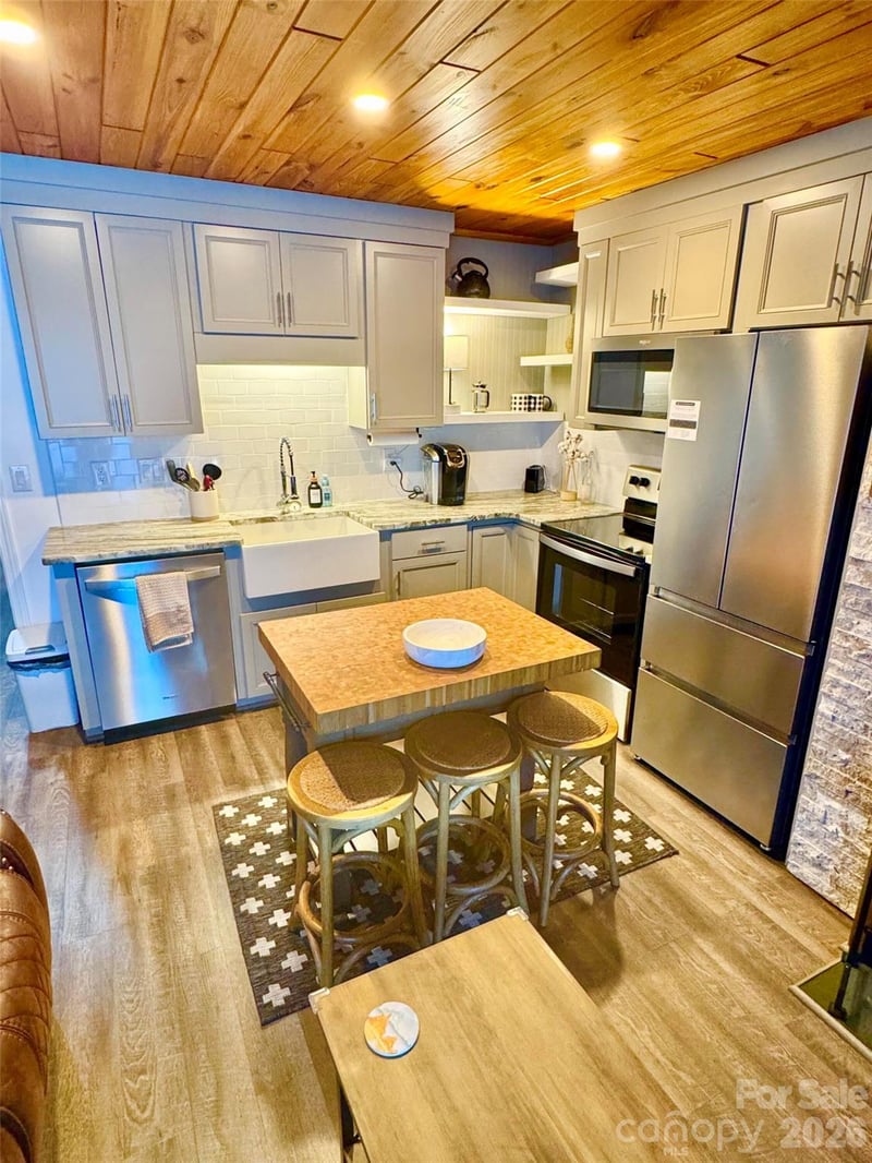 101 Sugar Ski Dr #112, Banner Elk, NC 28604