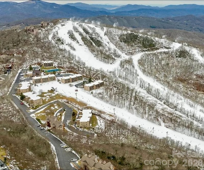 101 Sugar Ski Dr #112, Banner Elk, NC 28604
