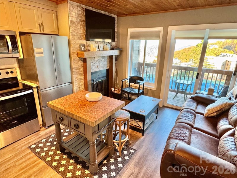 101 Sugar Ski Dr #112, Banner Elk, NC 28604