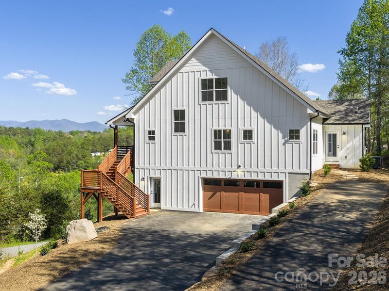 94 Spicewood Rd, Weaverville, NC 28787
