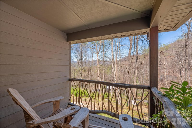 102 Fall Creek Rd, Waynesville, NC 28785