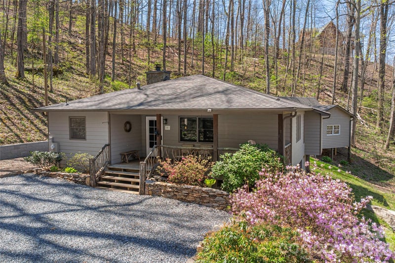 102 Fall Creek Rd, Waynesville, NC 28785