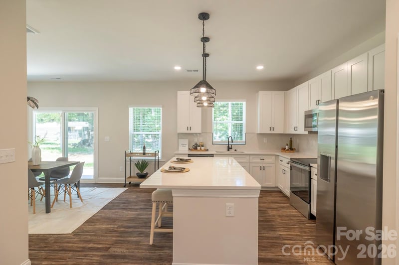 1915 Dove Dr, Charlotte, NC 28214