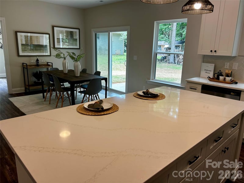1915 Dove Dr, Charlotte, NC 28214