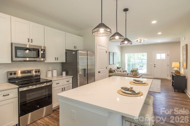1915 Dove Dr, Charlotte, NC 28214