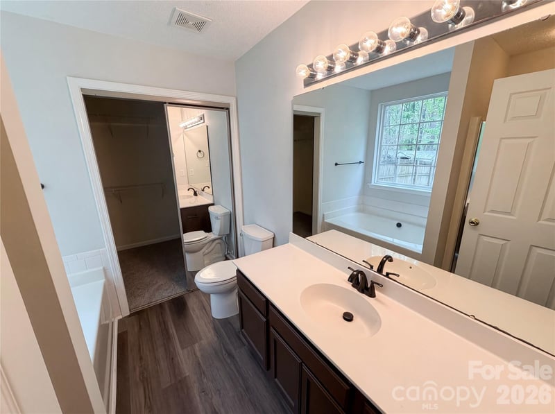 5406 Starflower Dr, Charlotte, NC 28215
