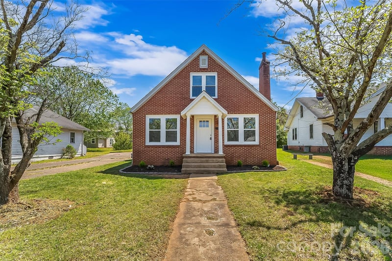 608 Concord St, Morganton, NC 28655