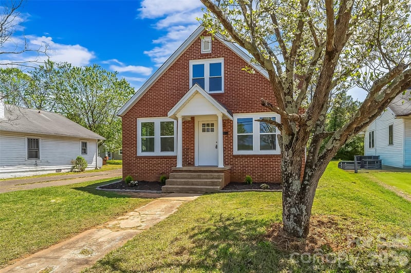 608 Concord St, Morganton, NC 28655
