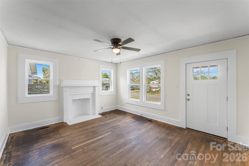 608 Concord St, Morganton, NC 28655