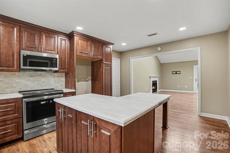 1742 12th St, Hickory, NC 28601