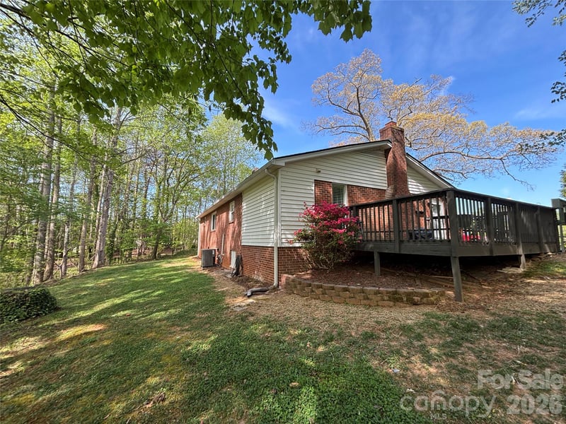 2730 Fourth Street Pl, Hickory, NC 28601