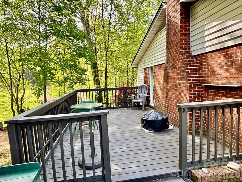 2730 Fourth Street Pl, Hickory, NC 28601