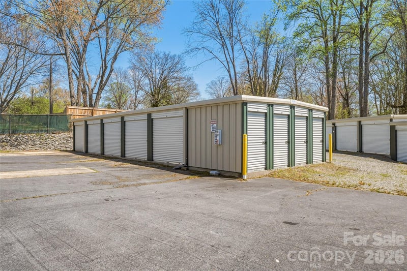 130 Oakland Hill Dr, Etowah, NC 28729