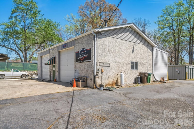 130 Oakland Hill Dr, Etowah, NC 28729