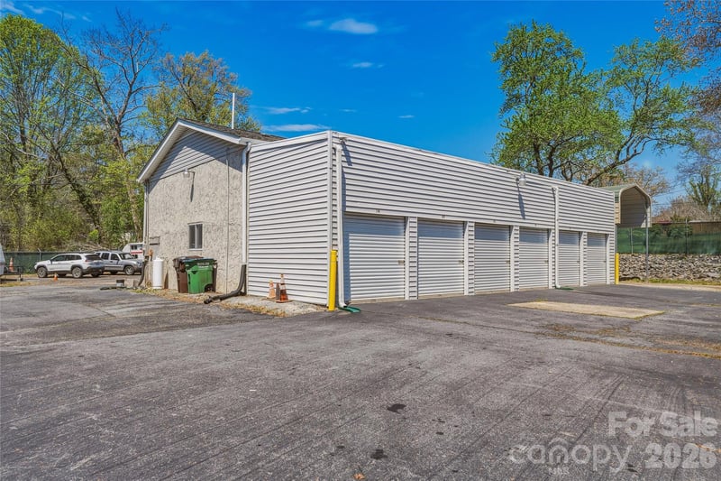 130 Oakland Hill Dr, Etowah, NC 28729