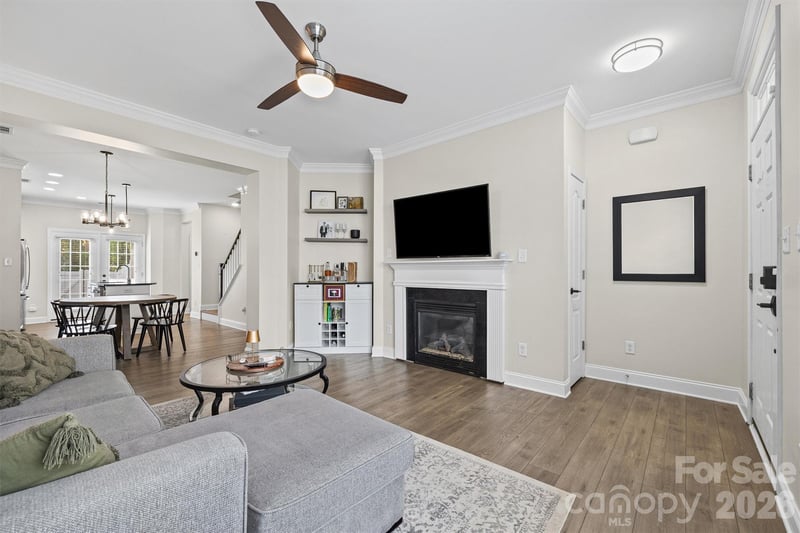 233 Hurston Cir, Charlotte, NC 28208