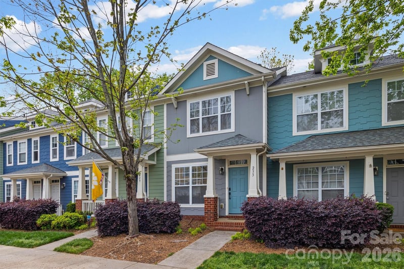 233 Hurston Cir, Charlotte, NC 28208