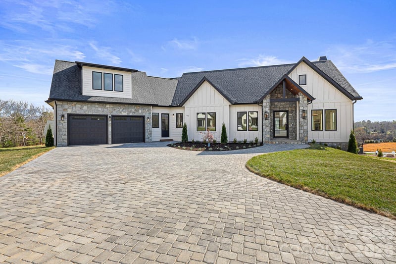 133 Golden Pasture Dr, Fletcher, NC 28732